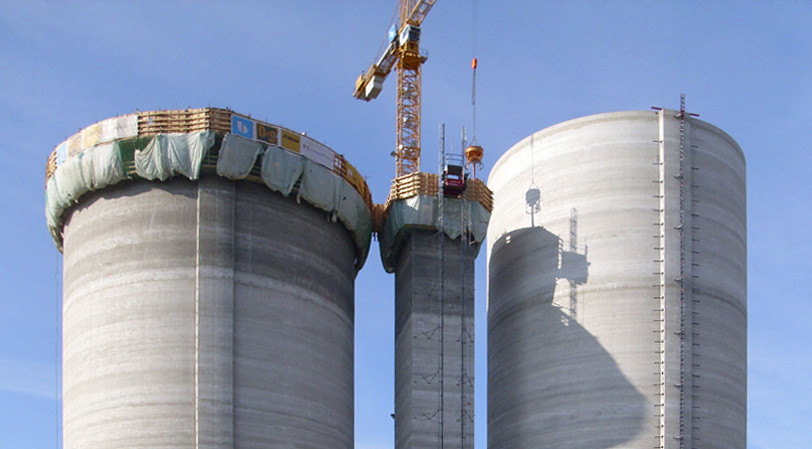 Gleitschalungen sind in der Regel doppelhäuptig ausgeführt, für Schächte und Silos gibt es auch einhäuptige Ausführungen.