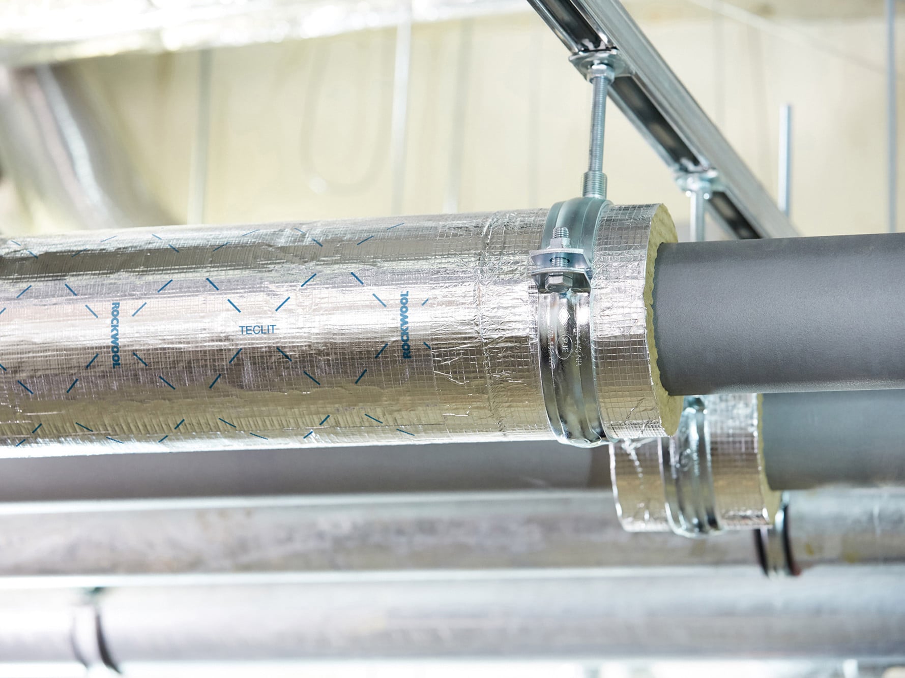 Die Steinwolledämmung mit glasfasernetzverstärkter Aluminiumkaschierung ist extrem belastbar