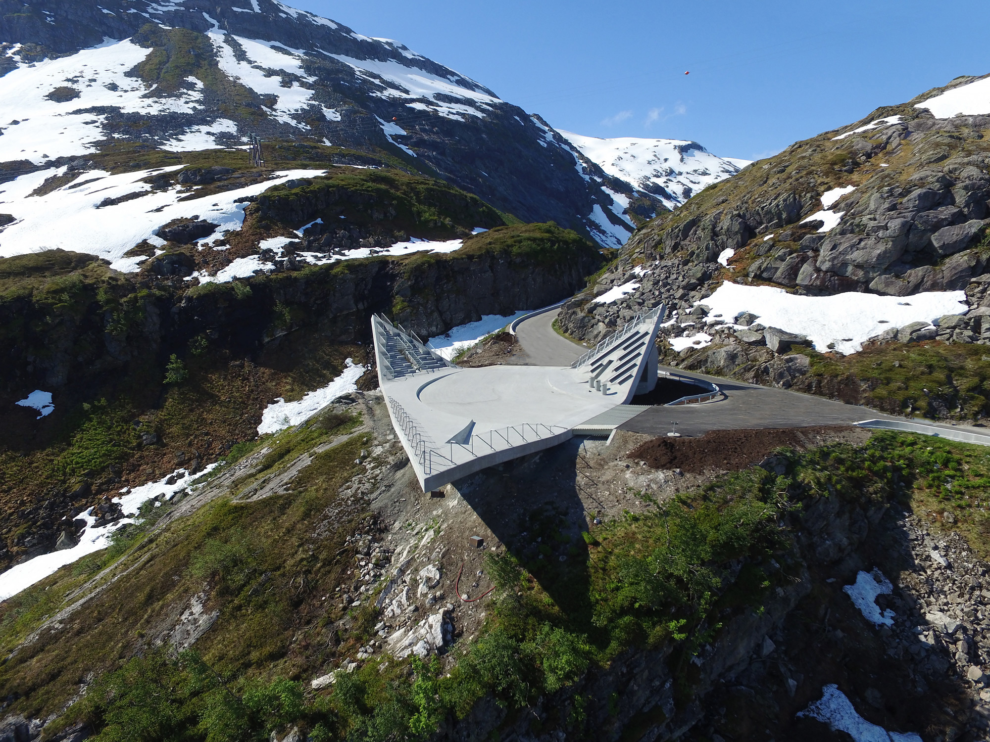 Der Aussichtspunkt liegt direkt am Pass über dem Berg Gaular