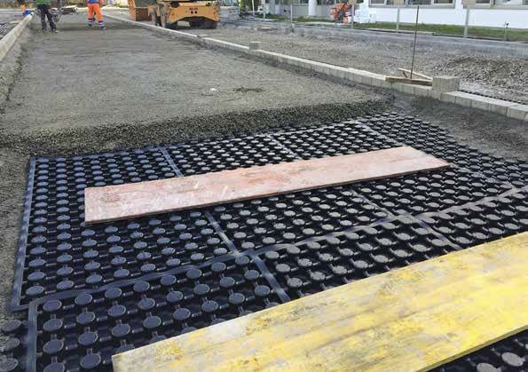Aufgrund der speziellen Formgebung ist die Auflagerfläche des Drän- und Speicherelements aus Polyethylen (HDPE) besonders groß (42%)