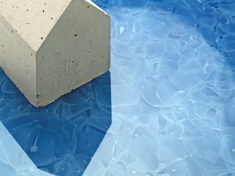 Die Platten werden aus recyceltem Altglas hergestellt