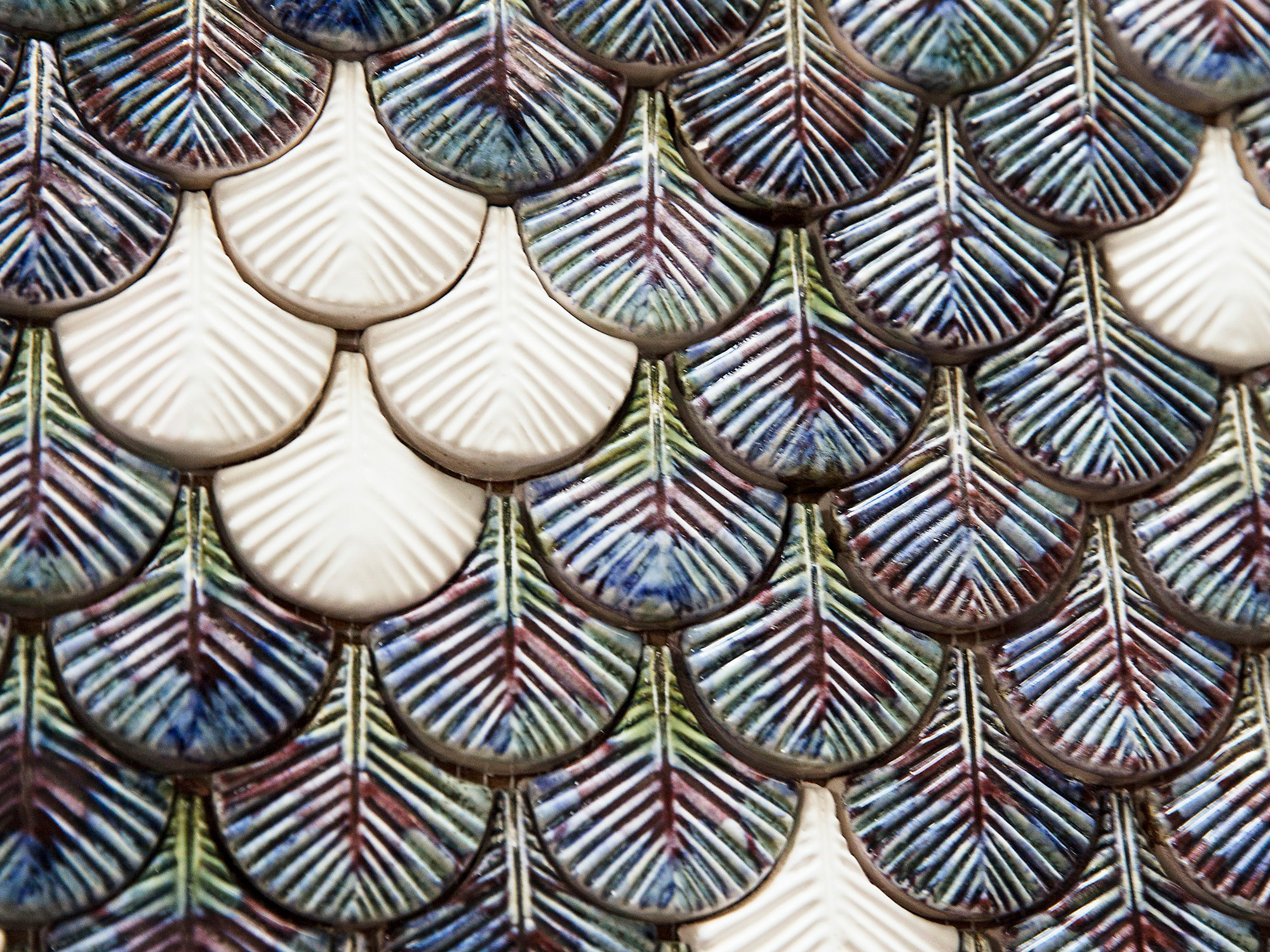 Die Fliesenkollektion Plumage ist inspiriert von Pfauenfedern