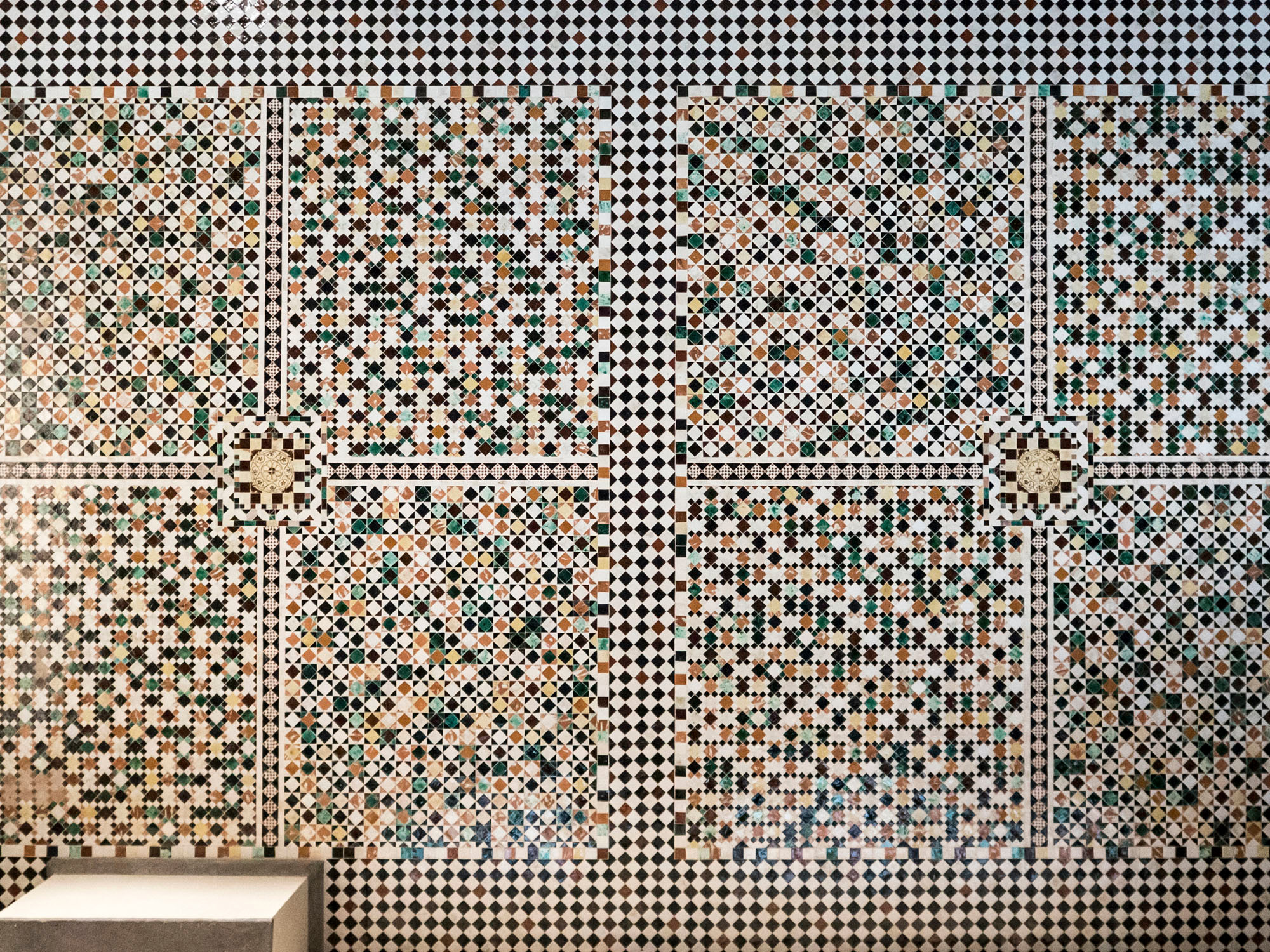 Die Berliner Fliesenmanufaktur rekonstruierte den 700 Jahre alten Mosaikboden der Kölner St. Gereon-Kirche