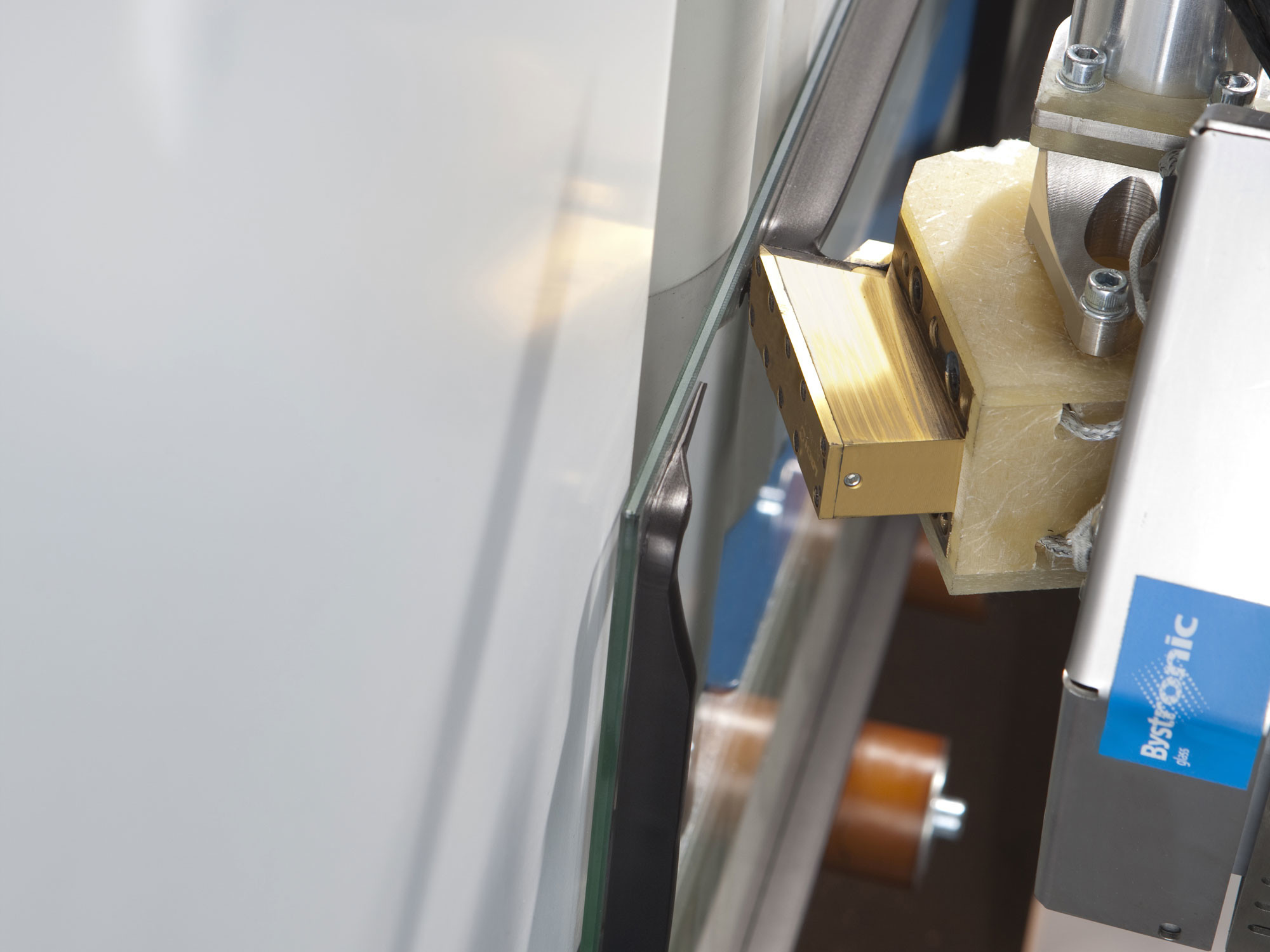 Herstellung eines thermoplastischn Abstandhalters (TPS) bei der Firma Bystronic