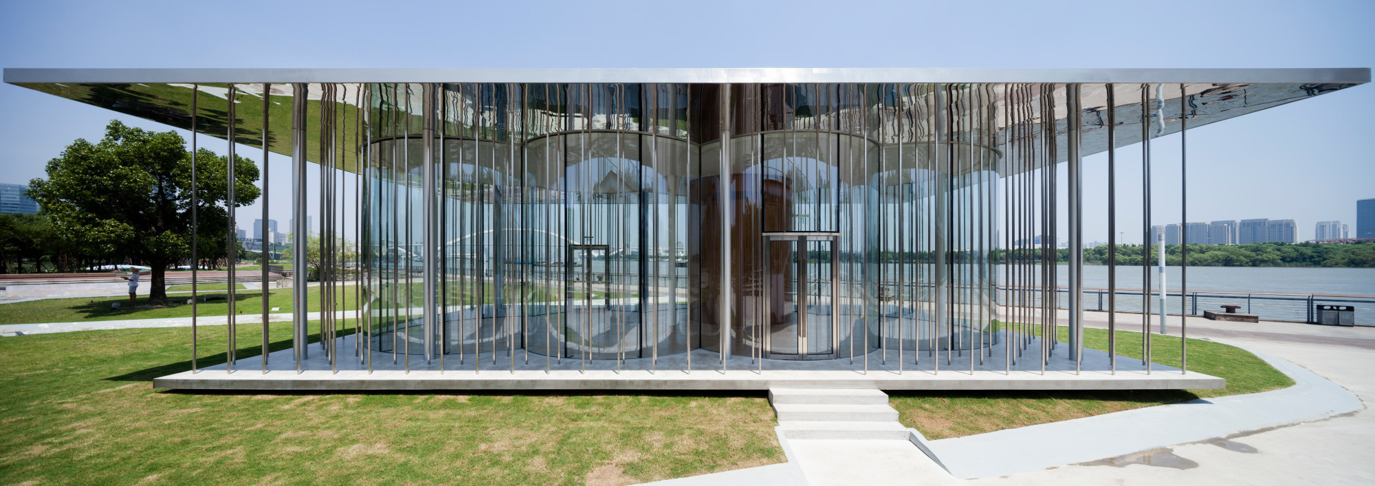 Der Cloud Pavilion wurde als Ausstellungsbauwerk von dem dänischen Architekturbüro Schmidt Hammer Lassen entworfen