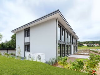 Das seit 1. November 2020 geltende Gebäudeenergiegesetz (GEG) verfolgt das Ziel eines künftig möglichst sparsamen Einsatzes von Energie in Gebäuden und einer zunehmenden Nutzung erneuerbarer Energien. 