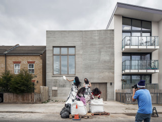 Fotosession vor dem Juergen Teller Studio im Westen Londons