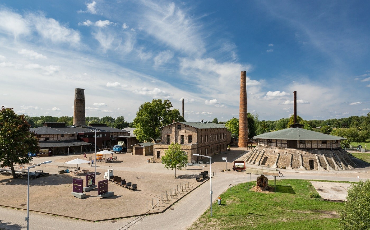 Von April bis November sind das Industriemuseum und der Erlebnispark für Besucherinnen und Besucher zugänglich.