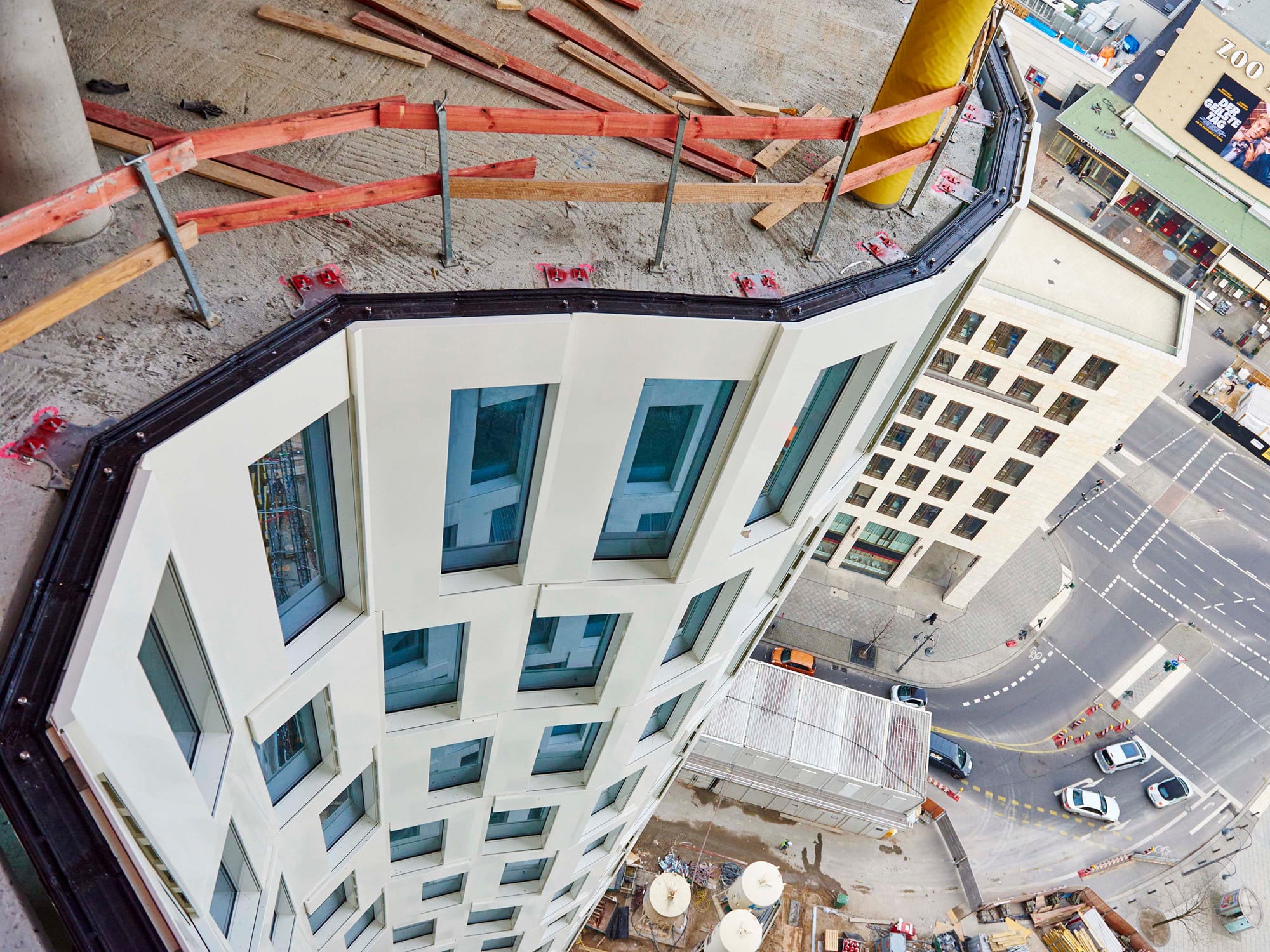 Die Fassade des Upper West genannten Hochhauses setzt sich aus über 3.800 Einzelelementen zusammen