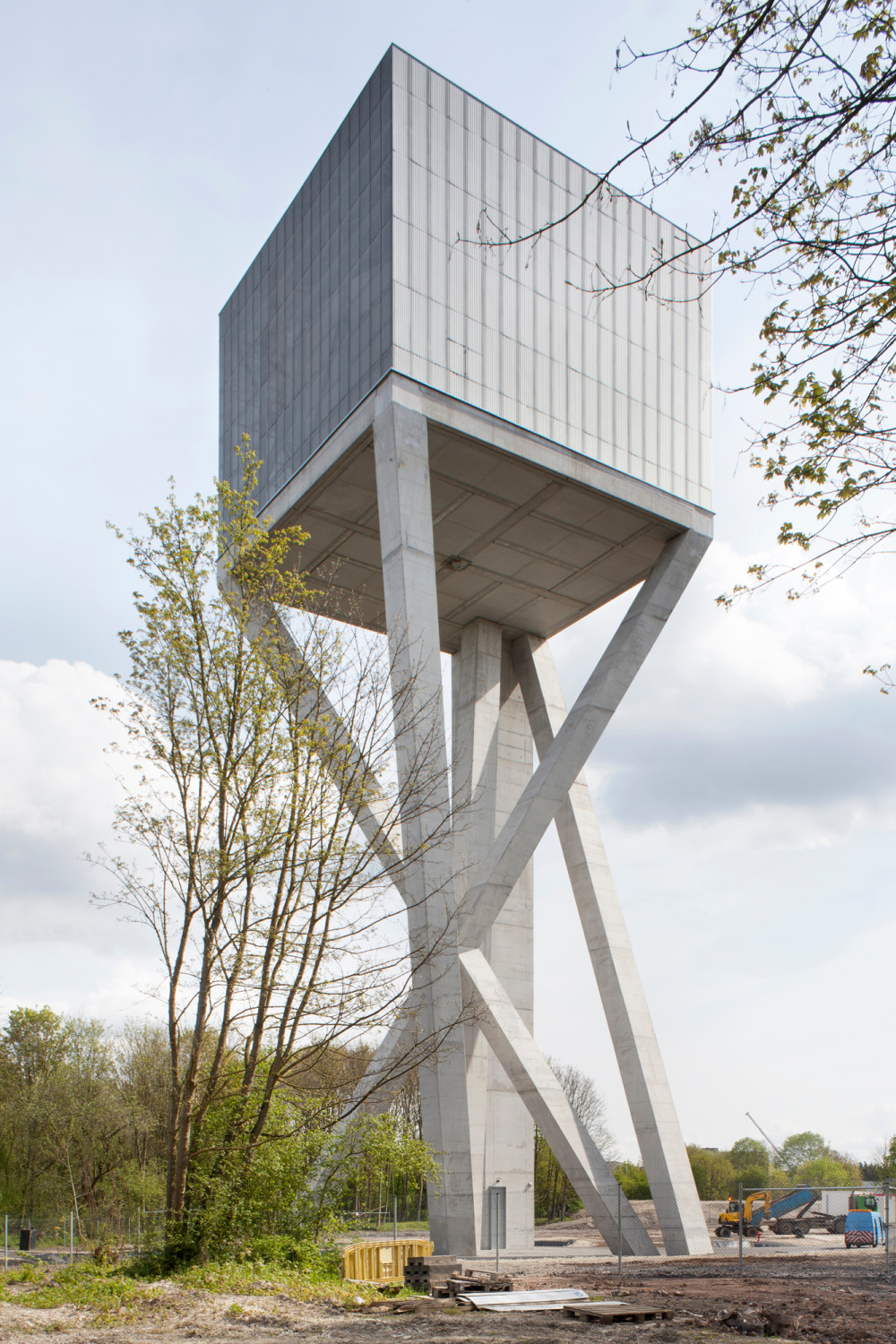 Der Bau ändert sein Erscheinungsbild je nach Standort des Betrachters