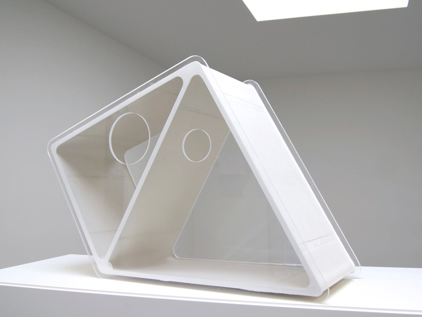 Unterschiedlich große Öffnungen in der Abdeckung ermöglichen eine Steuerung der Schallabsorption