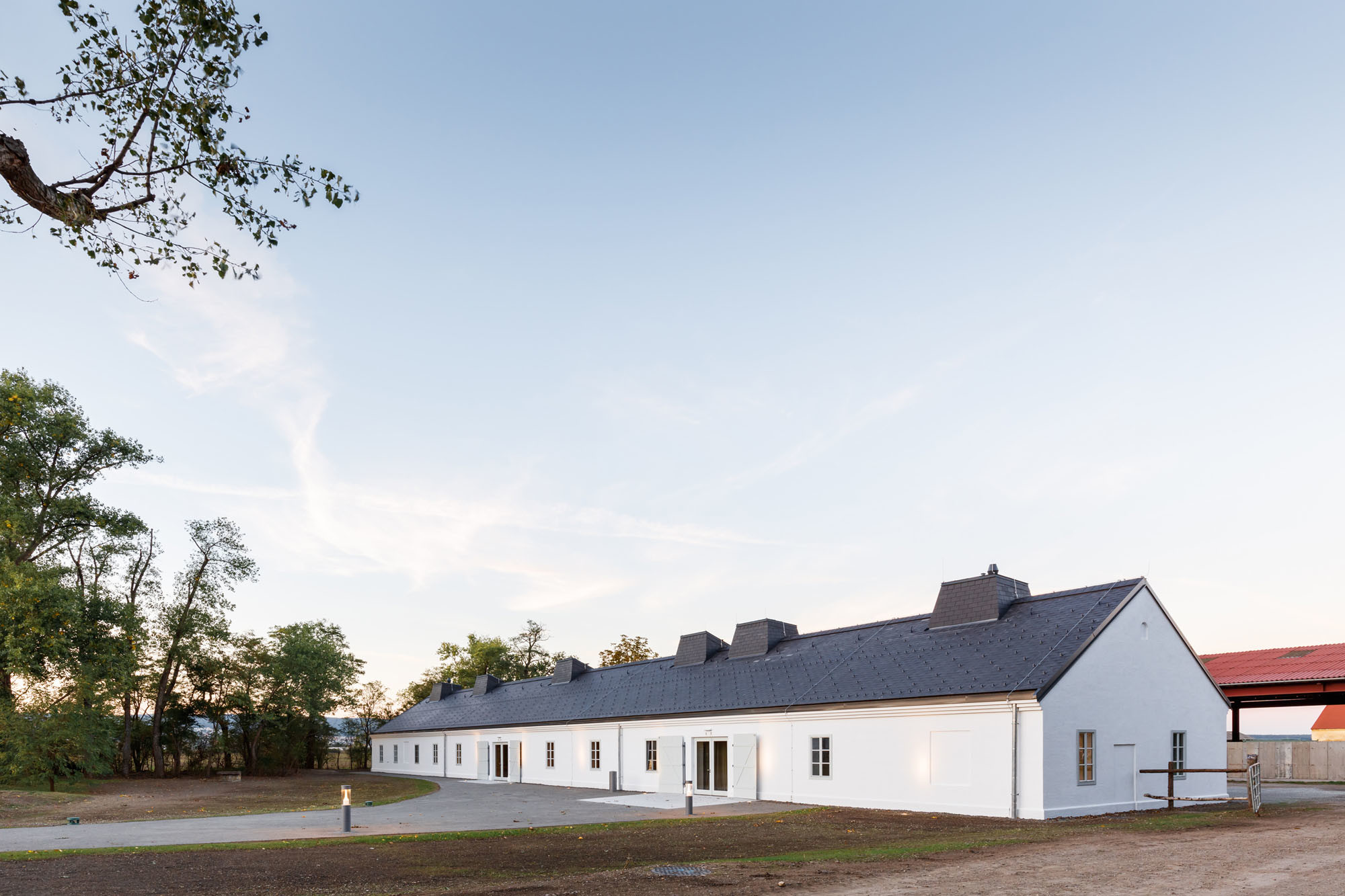 Der Festsaal bildet den Auftakt zur Revitalisierung des Vierseithofes (Südansicht)