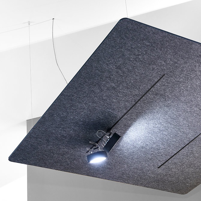 Deckenpaneel mit integrierbarer Lichtschiene | Akustik | News/Produkte