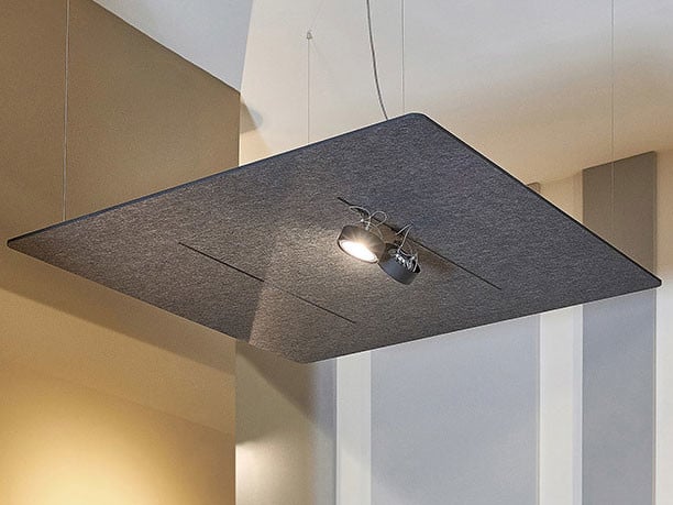 Als Schallschlucker und Lichtquelle wirken die Akustikmodule Fiber ceiling