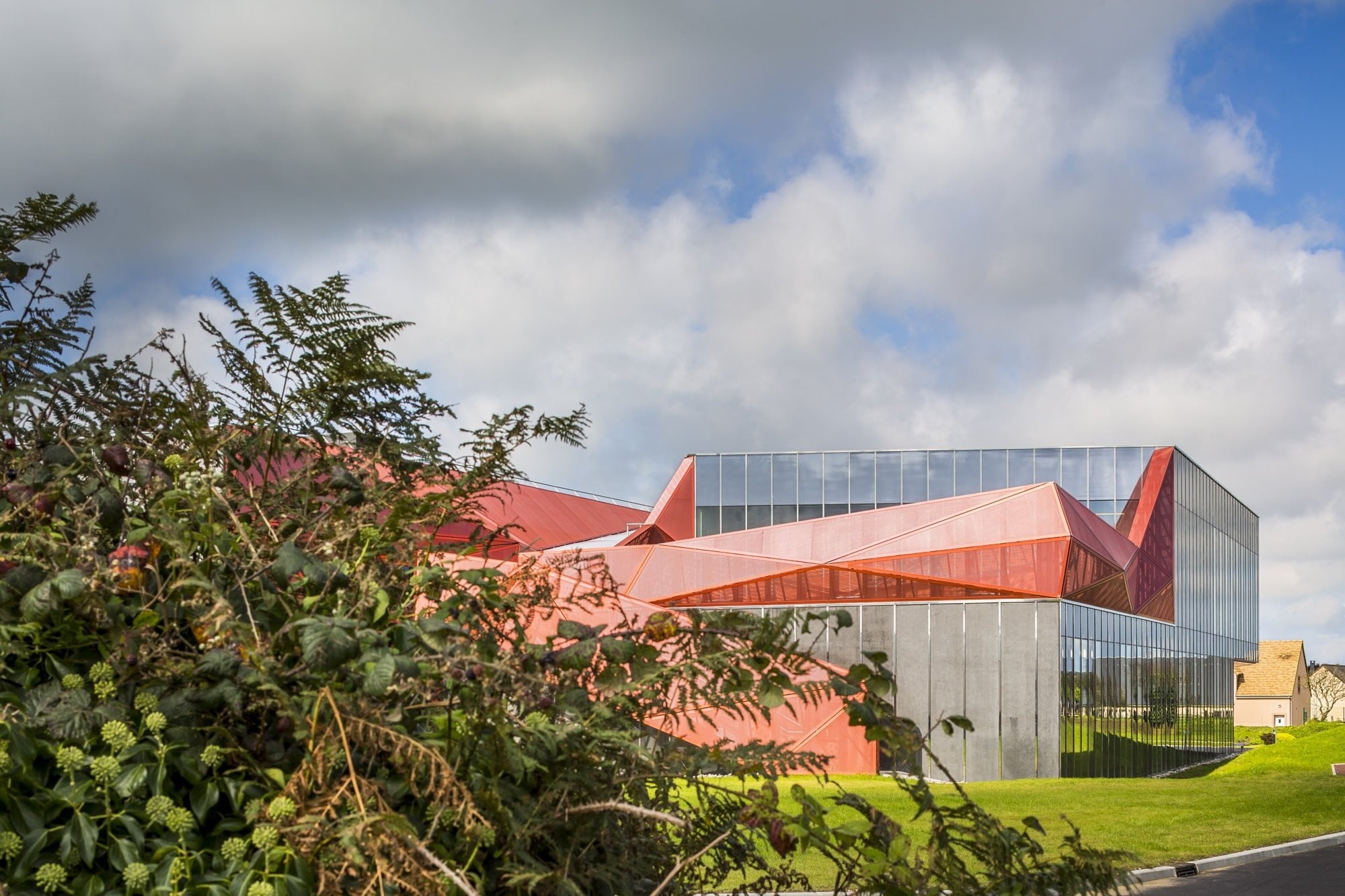 Geplant haben das Kulturzentrum Marin + Trottin Architectes aus Paris