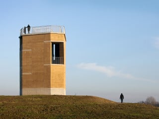 Wo früher Kies zur Betonherstellung abgebaut worden ist, wächst heute Gras und die Maas darf über ihre Ufer treten