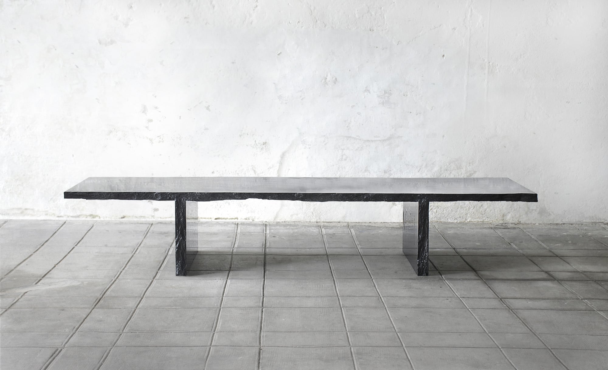 Die Tischmaße betragen 1.997 x 500 x 360 mm