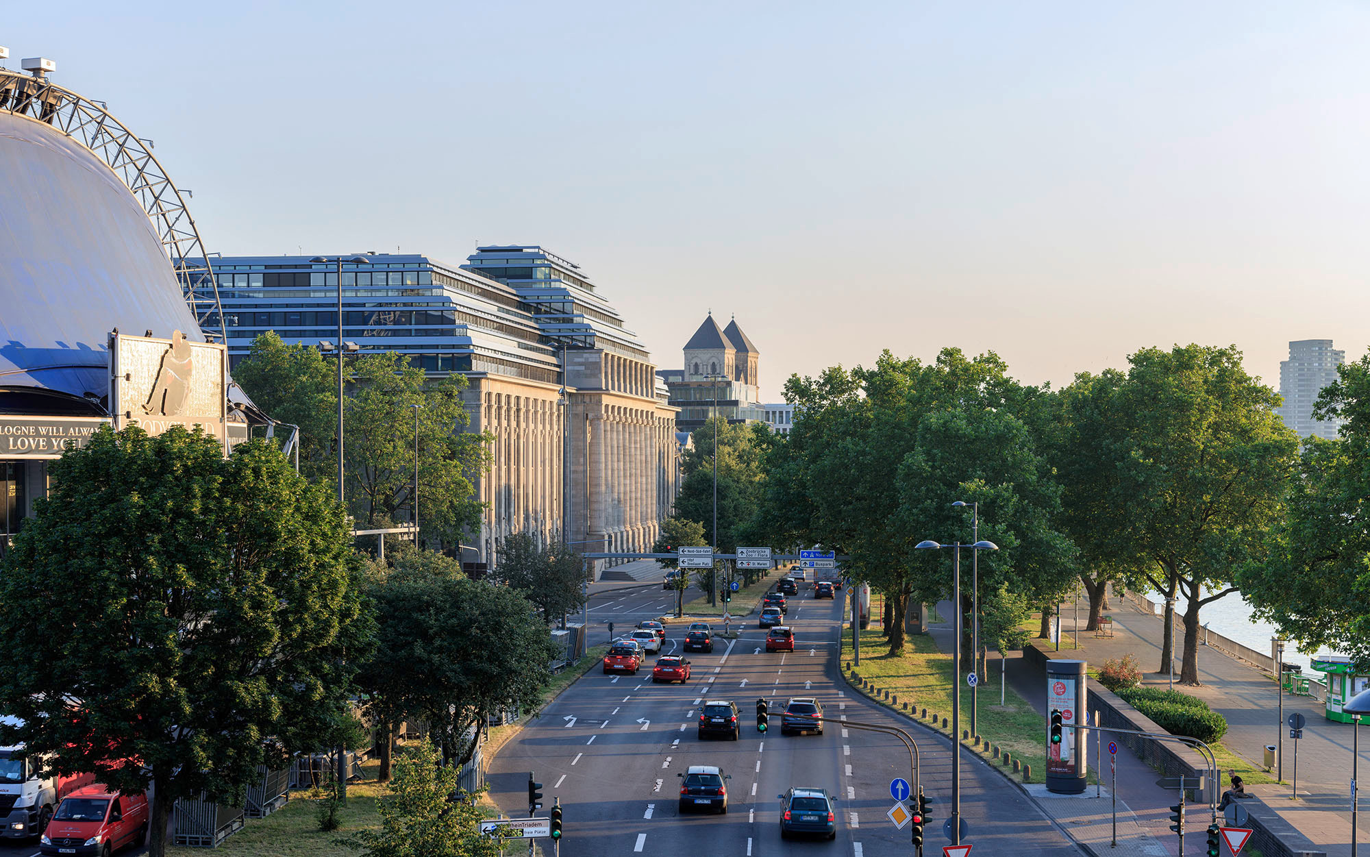 Die repräsentative historische Architektur des beginnenden 20. Jahrhunderts wurde nach Plänen von Kadawittfeldarchitektur umgestaltet