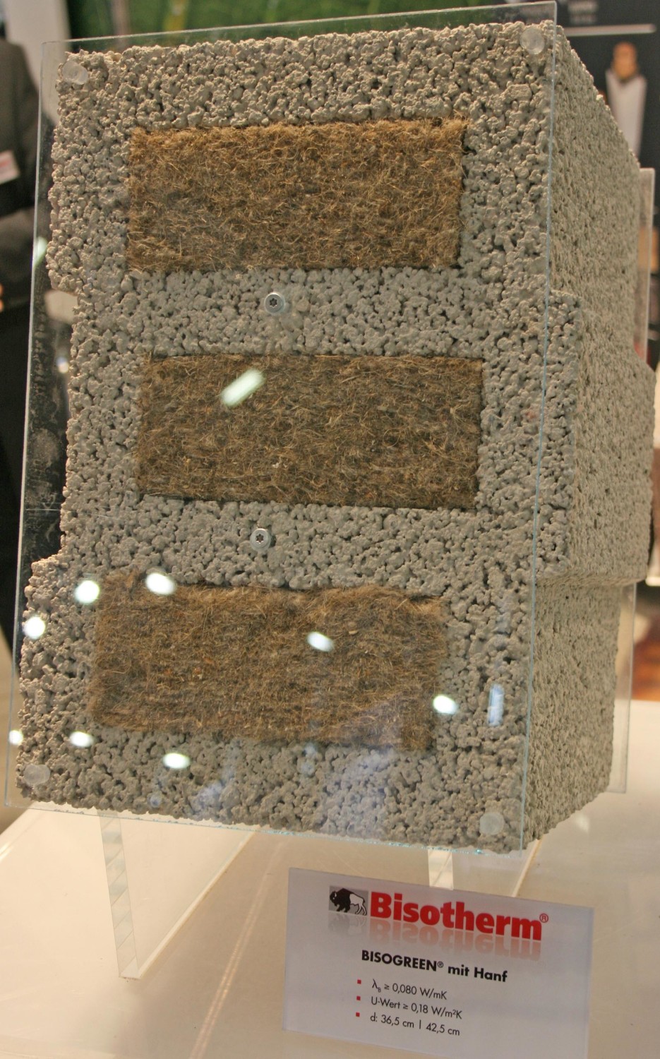 Der Leichtbetonstein Bisogreen 08 mit einer Kammerfüllung aus Hanf