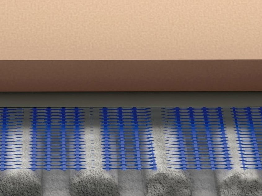BDC-System als Untergrund für Keramik- und Natursteinbeläge: Den eigentlichen Nutzbelag tragen die Stege, die Rillen dazwischen ermöglichen das zügige Ablaufen des in die Konstruktion eindringenden Wassers