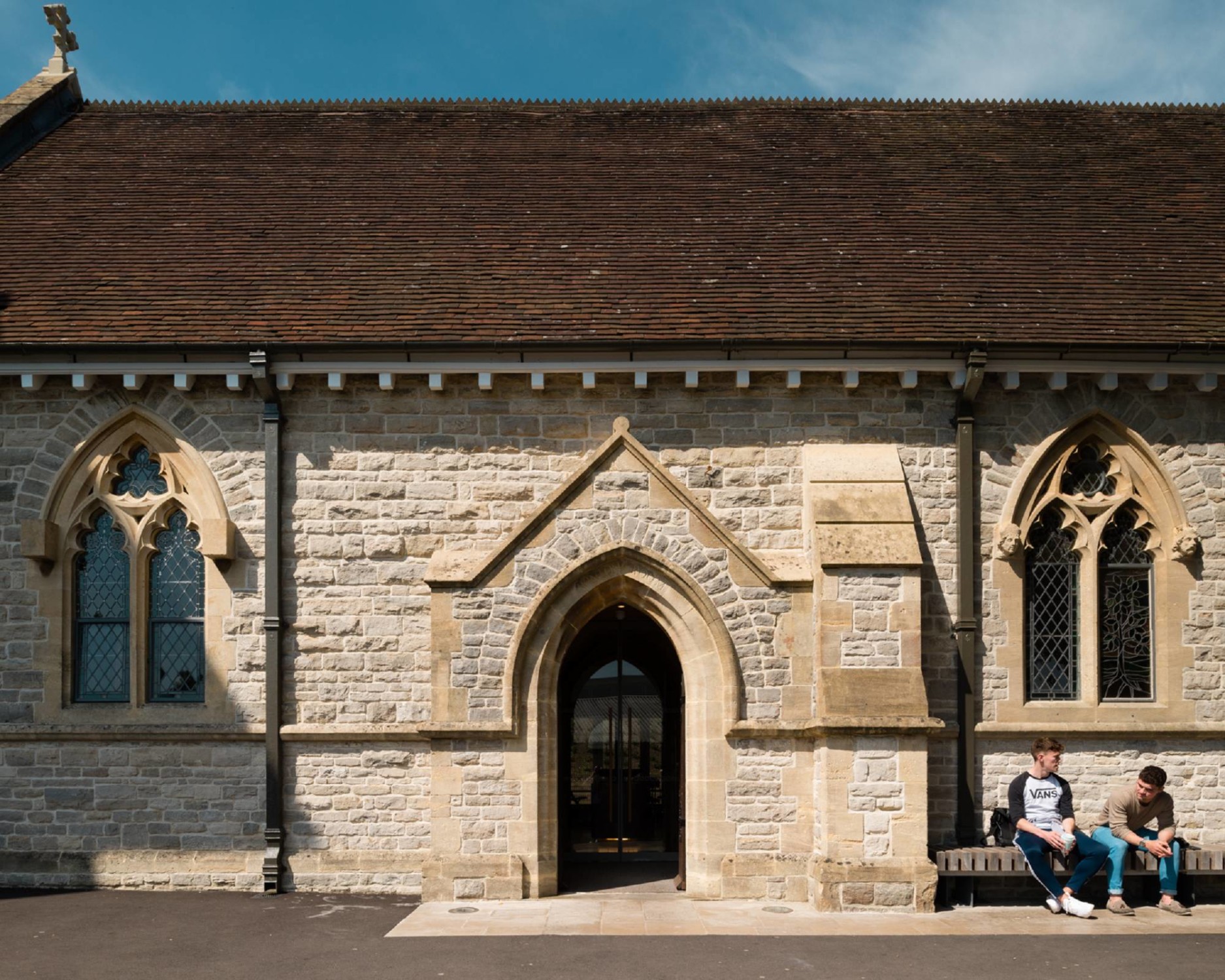 Das Team von Design Engine Architects stellte den Originalzustand der Kapelle mit hochwertigen Materialien wieder her