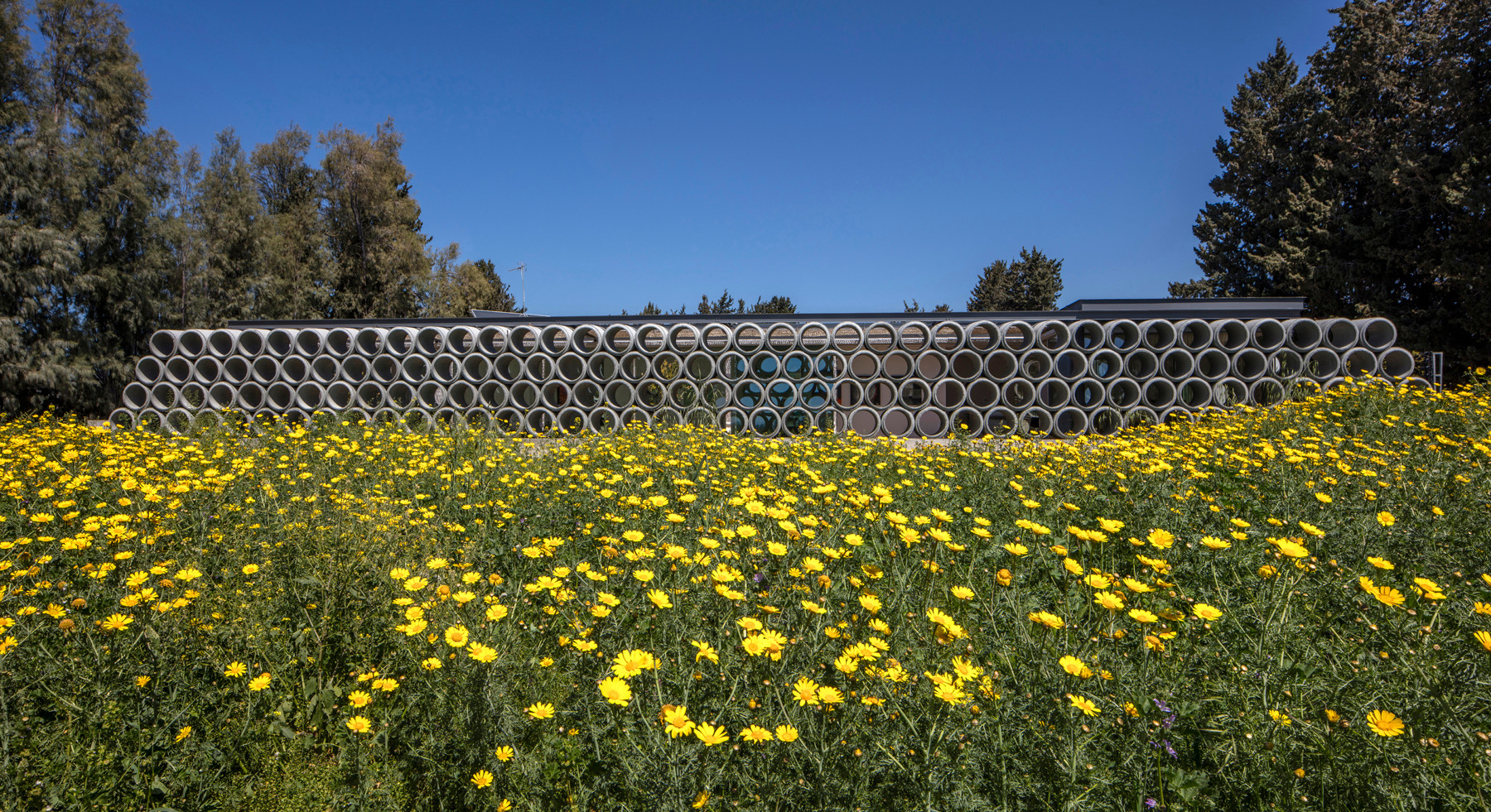 Sichtschutzwand Aus Betonrohren Beton News Produkte Archiv Baunetz Wissen