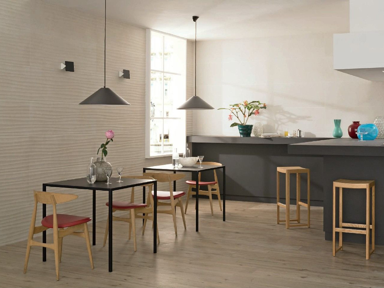 Die Kollektion Stone Art von Marazzi umfasst vier erdig warme Töne, die von Kalkstein inspiriert sind, sowie drei unterschiedliche Oberflächenstrukturen