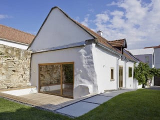 In Jois bauten die Planer von CP Architektur ein altes Bauernhaus samt Scheune zum komfortablen Wohnhaus um