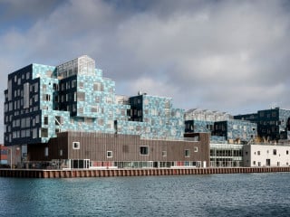 Der Neubau der Copenhagen International School befindet sich im Containerterminal Levantkaj des Nordhafens, das noch bis zum Jahr 2020 betrieben wird