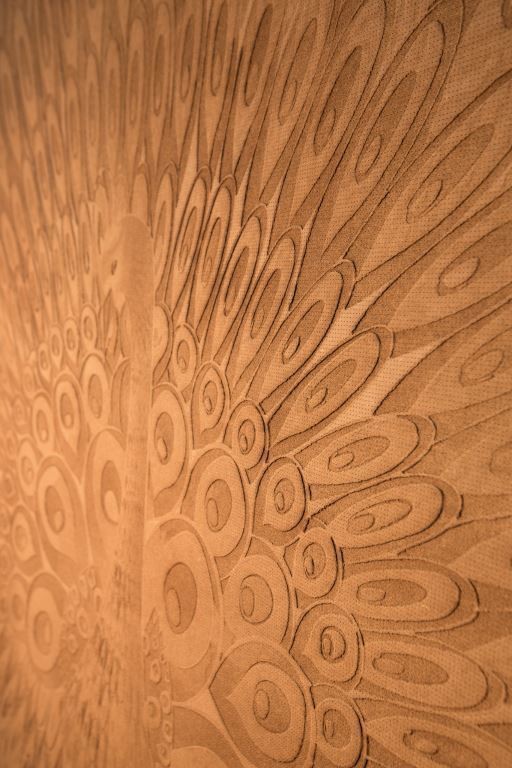 Der Träger ist ein Holzwerkstoff des Herstellers Staudigel: eine mitteldichte Faserplatte (MDF), die mit einer Mikroperforation versehen ist