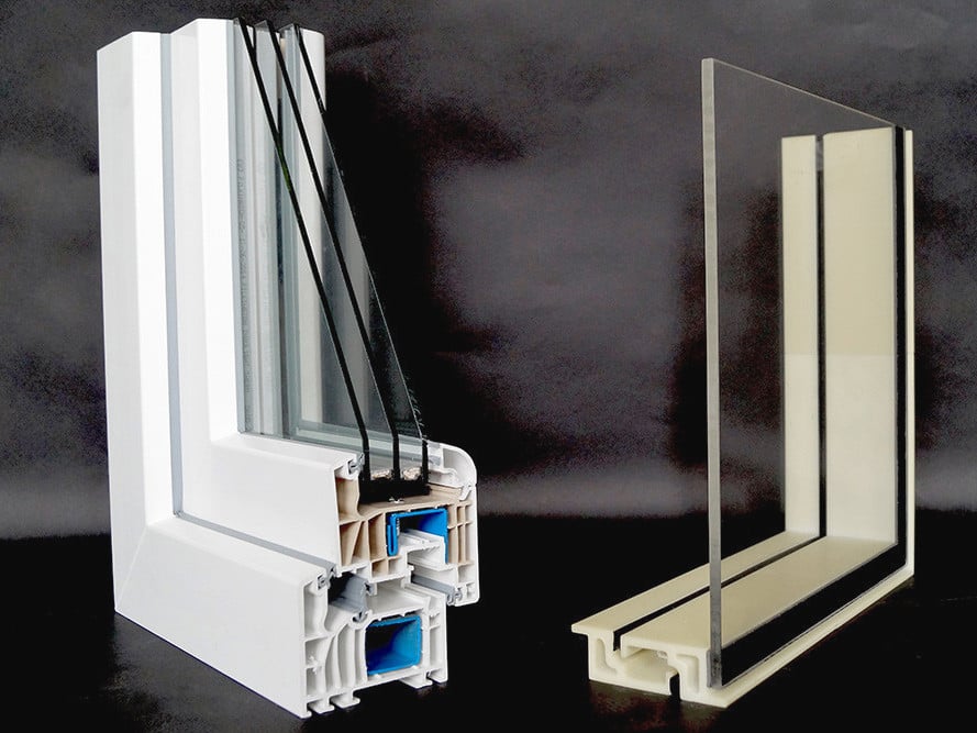 Links zu sehen ein konventionelles Fensterrahmenprofil mit Dreifach-Isolierverglasung, rechts das an der Fachhochschule Dortmund erforschtes Fenstersystem Ultralight
