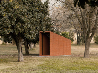 Die 1.200 Bricks Little Chapel steht inmitten eines weitläufigen, privaten Gartens