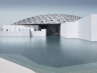 Wie eine real gewordene Fata Morgana mutet das von Jean Nouvel entworfene Louvre Abu Dhabi an
