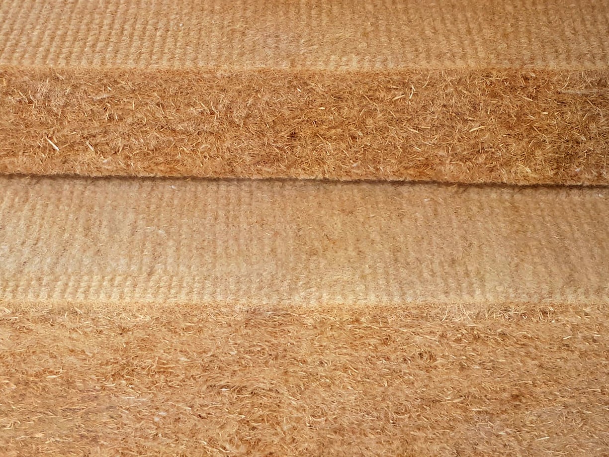 Die Holzfaserdämmplatte ist im Format 1.220 x 580 cm und Stärken zwischen 3 und 20 cm erhältlich
