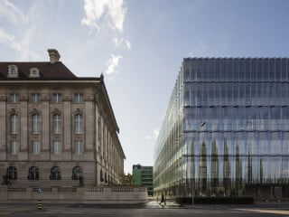 Das Swiss Re Next ist das Zentralgebäude auf dem Firmenareal des Schweizer Versicherungsunternehmens am Zürcher Mythenquai