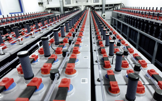 Modularer Batteriespeicher liefert Regelenergie