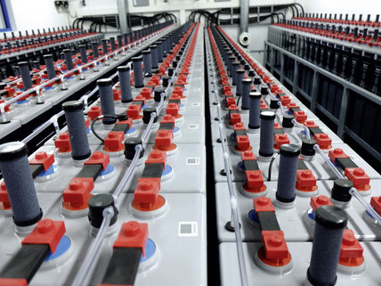 Modularer Batteriespeicher liefert Regelenergie