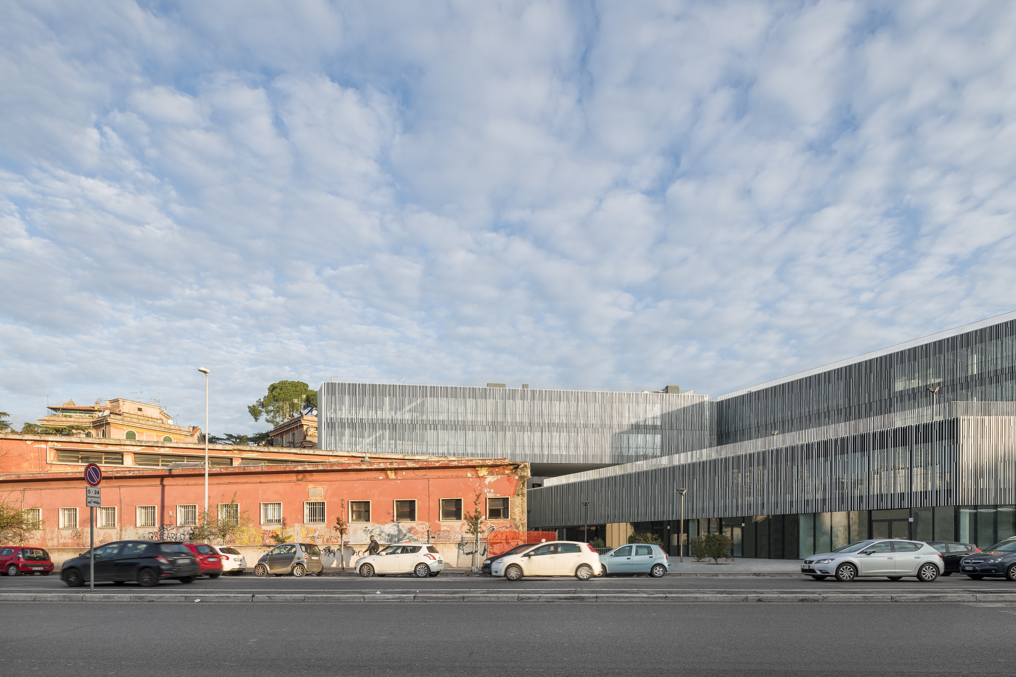 Dem Bau der Stadt in der Stadt war ein Wettbewerb vorausgegangen mit dem Ziel, neuen Wohnraum zu schaffen und gleichzeitig das Viertel Tiburtino II aufzuwerten