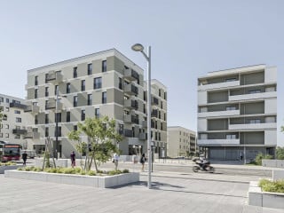 Drei Wohngebäude in Wien