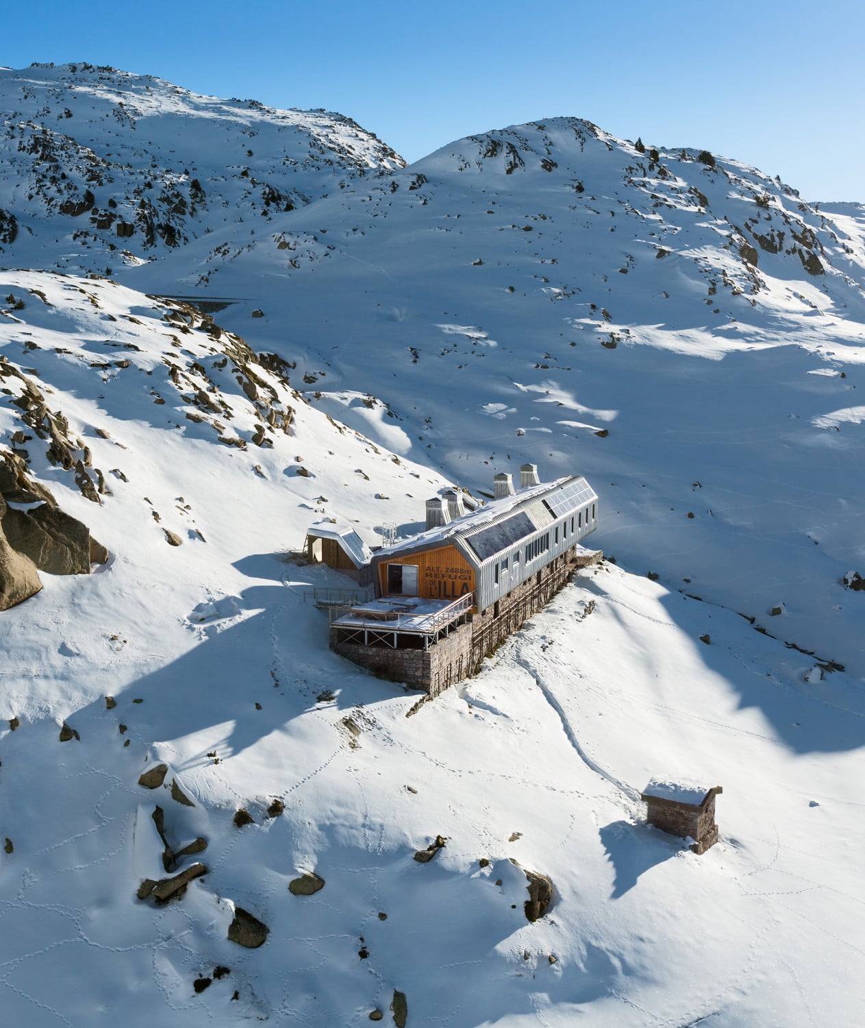 Die Architekten Arteks Arquitectura und Ginjaume Arquitectura i Paissatge wurden mit der Modernisierung und Erweiterung der Bergstation beauftragt