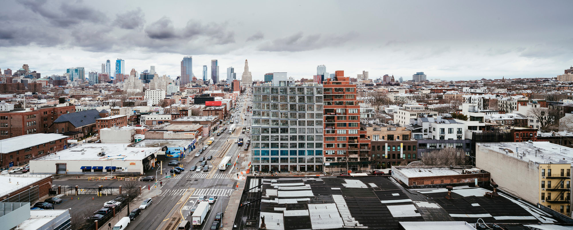 Zahlreiche Einkaufsmöglichkeiten und eine breite kulturelle Infrastruktur machen Brooklyn heute zu einer begehrten Wohnlage – hier treffen viele Facetten des New Yorker Lebens zusammen