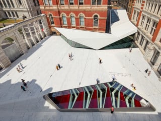 Die Neugestaltung des Exhibition Road Quarters des Victorian and Albert Museums in London nach Plänen von AL_A schafft eine neue städtebauliche Situation