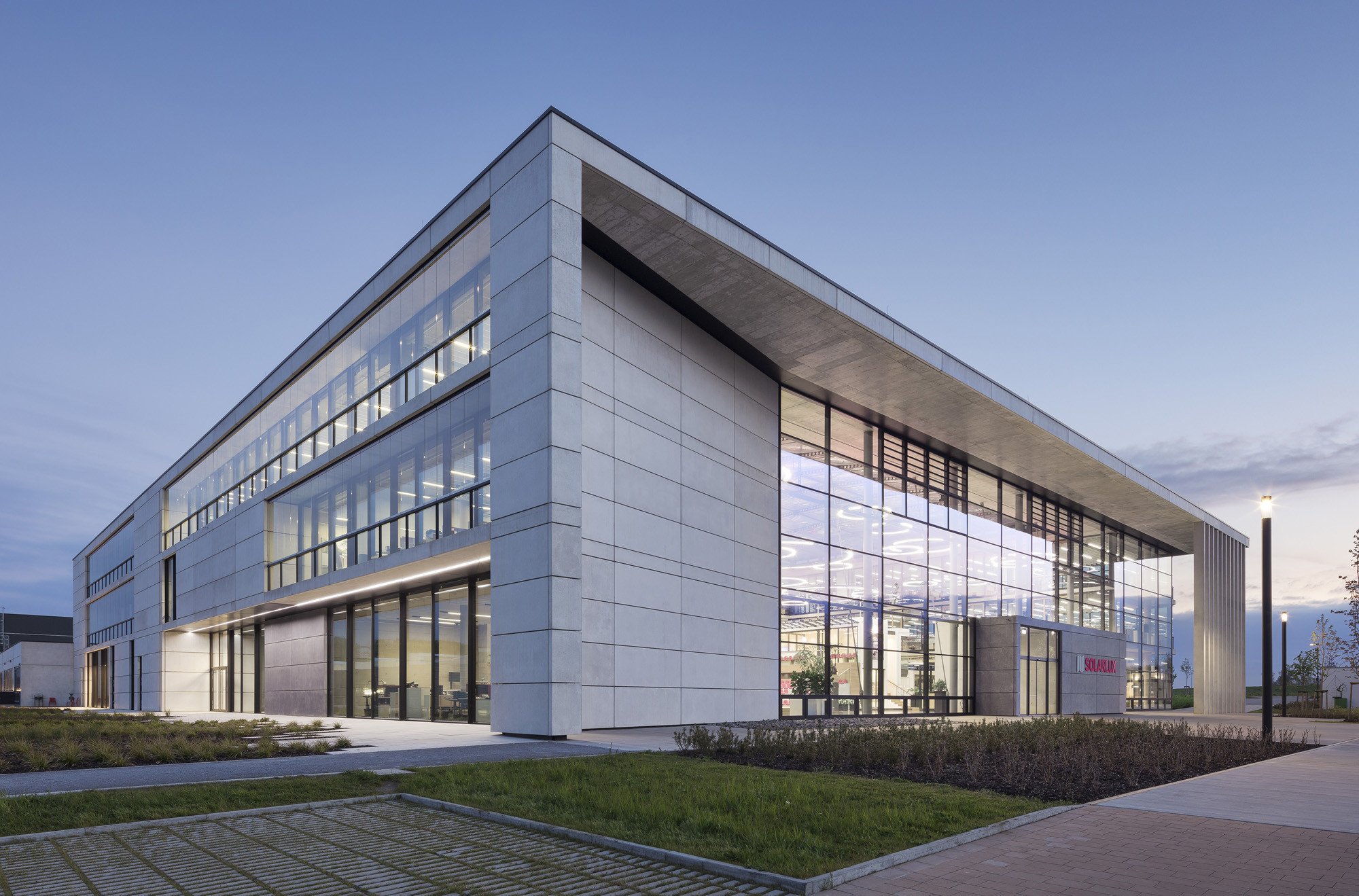 Die Planung durch DIA 179 – German Industry Architecture erfolgte in enger Kooperation mit dem Unternehmen Solarlux (Ansicht Nordost)
