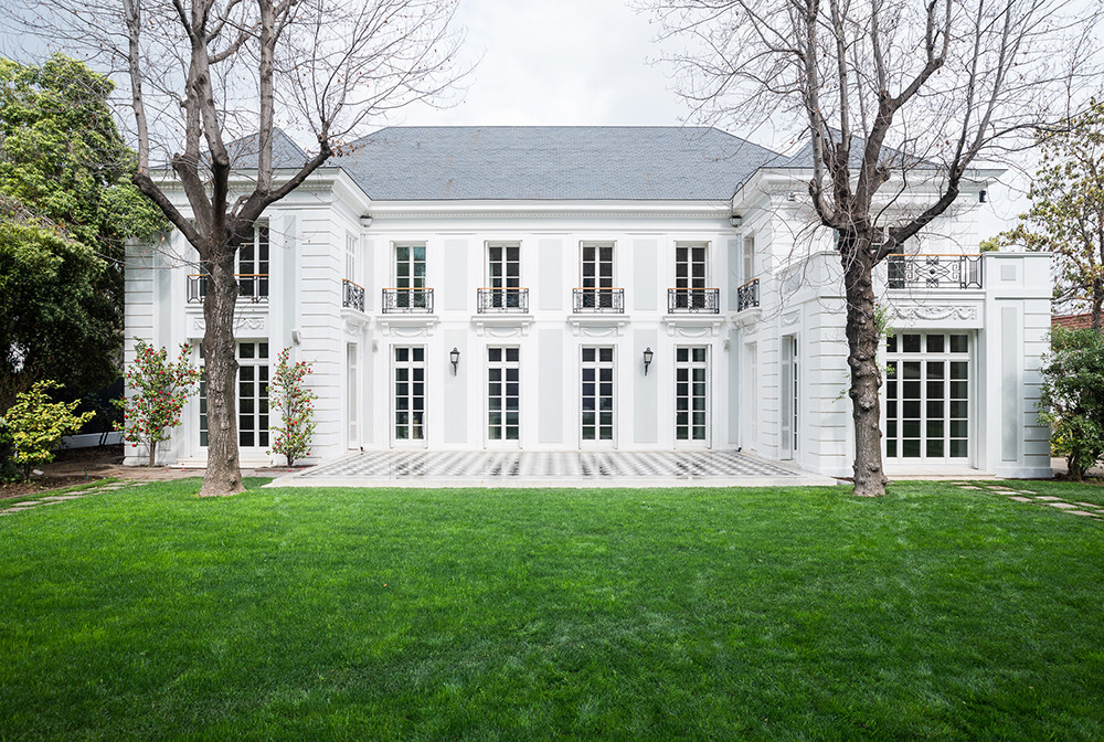 Die Residenz der Deutschen Botschaft in Santiago de Chile wurde 2014/2015 generalsaniert. Dabei wurde das unter Ensembleschutz stehende Gebäude erdbebenertüchtigt und energetisch auf den neusten Stand gebracht