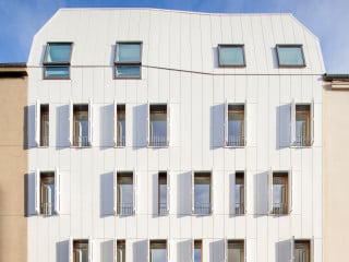 Im Rahmen eines staatlichen Sanierungsprogramms entstand in Saint-Denis ein bemerkenswerter sozialer Wohnungsbau, der eine schmale Baulücke im Stadtzentrum schließt