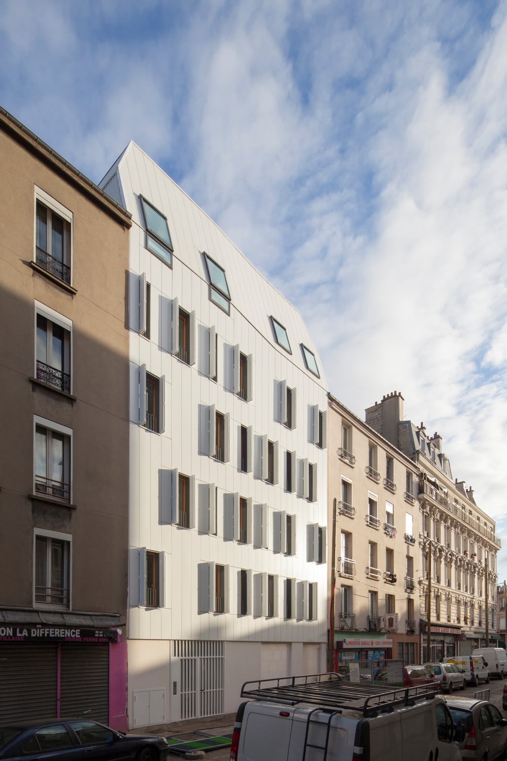 Den Planern vom Architekturbüro JTB ist es gelungen, für eine kleine Grundstücksfläche in der Rue Dezubry sechs Geschosse mit einer großen Vielfalt an Wohnungen zu entwickeln