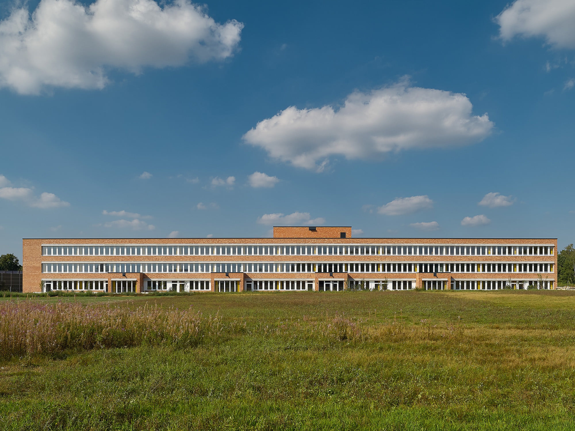 Im nach Süden ausgerichteten Gebäudeflügel sind die Klassenzimmer untergebracht