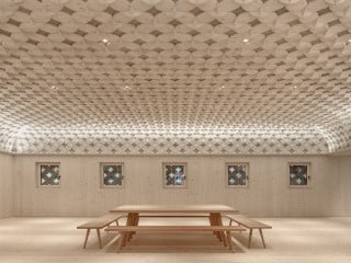Ein zweigeschossiger Holzbau von Pedivilla Architekten erweitert seit Kurzem das Wellness- und Gourmethotel Bad Schörgau im Südtiroler Sarntal
