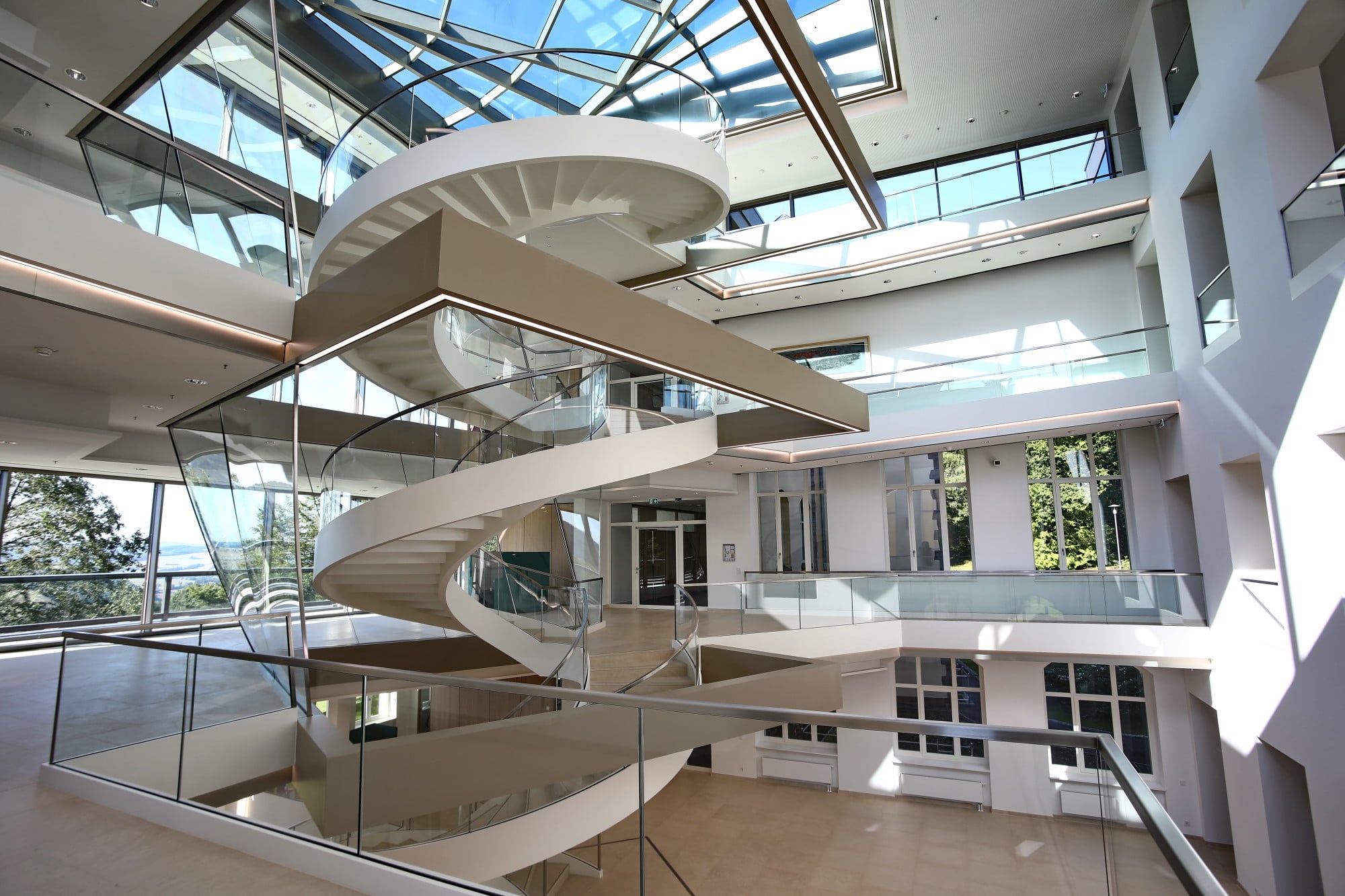 Herzstück des Gebäudes ist eine extravagante Wendeltreppe im Atrium
