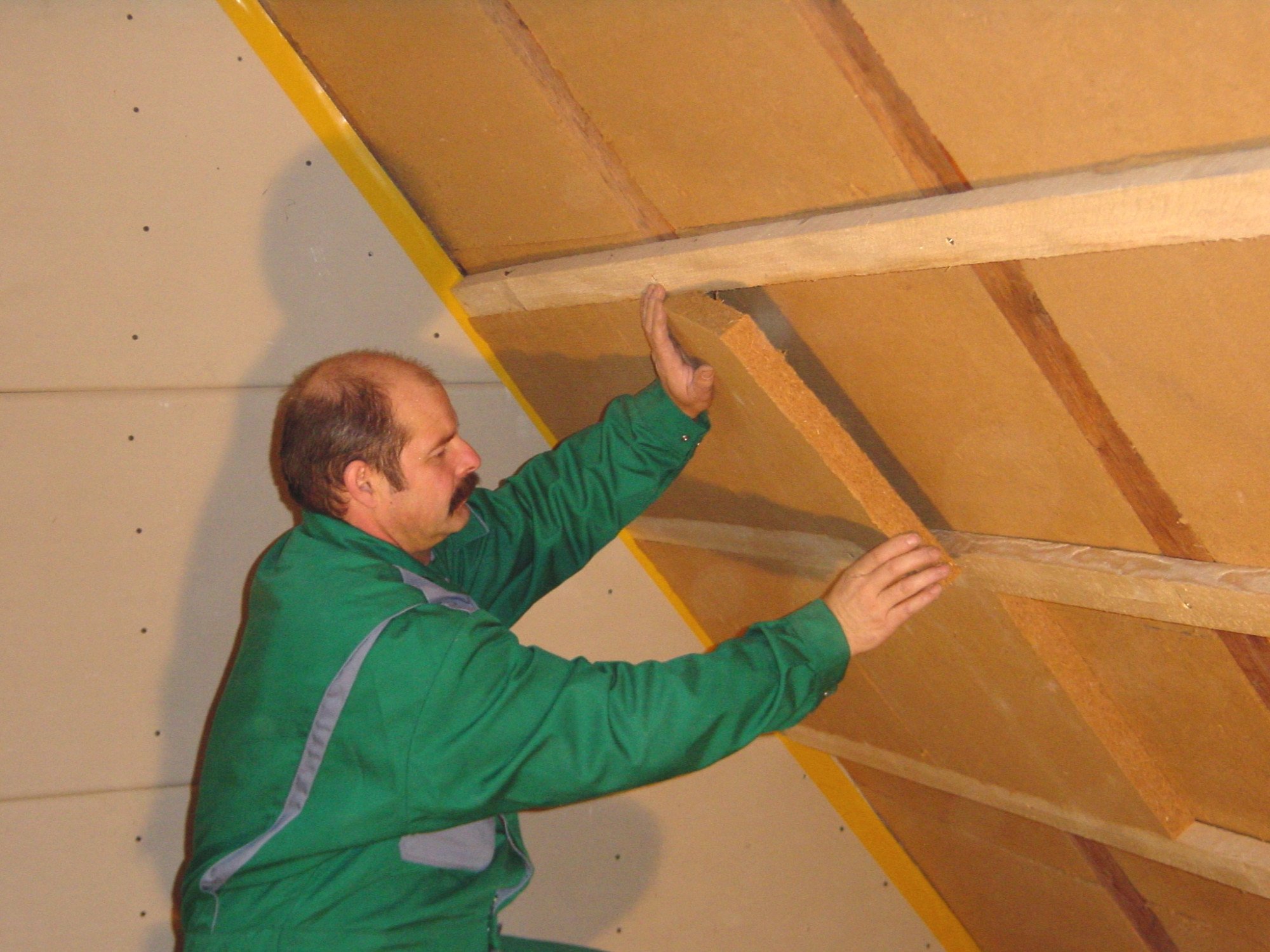 Dämmmatte aus Holzfaser | Bauphysik | News/Produkte | Baunetz_Wissen